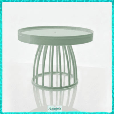 Mesa de canto moderna em verde menta com estrutura de barras finas, ideal para decoração de interiores com estilo contemporâneo.