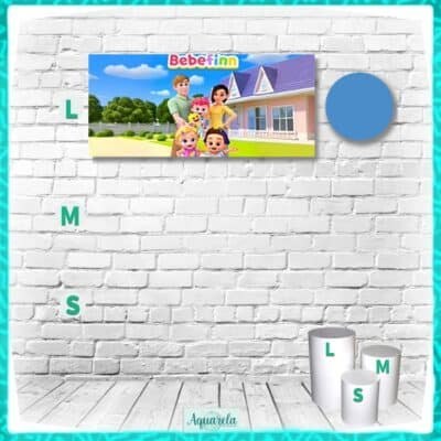 Brinquedo de banho Bebé Finn com personagens coloridos e casa de brinquedo, ideal para estimular a imaginação das crianças durante o banho.