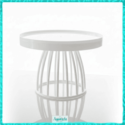 Mesa de apoio moderna com estrutura de barras brancas e tampo circular, ideal para decoração de interiores ou espaços ao ar livre.